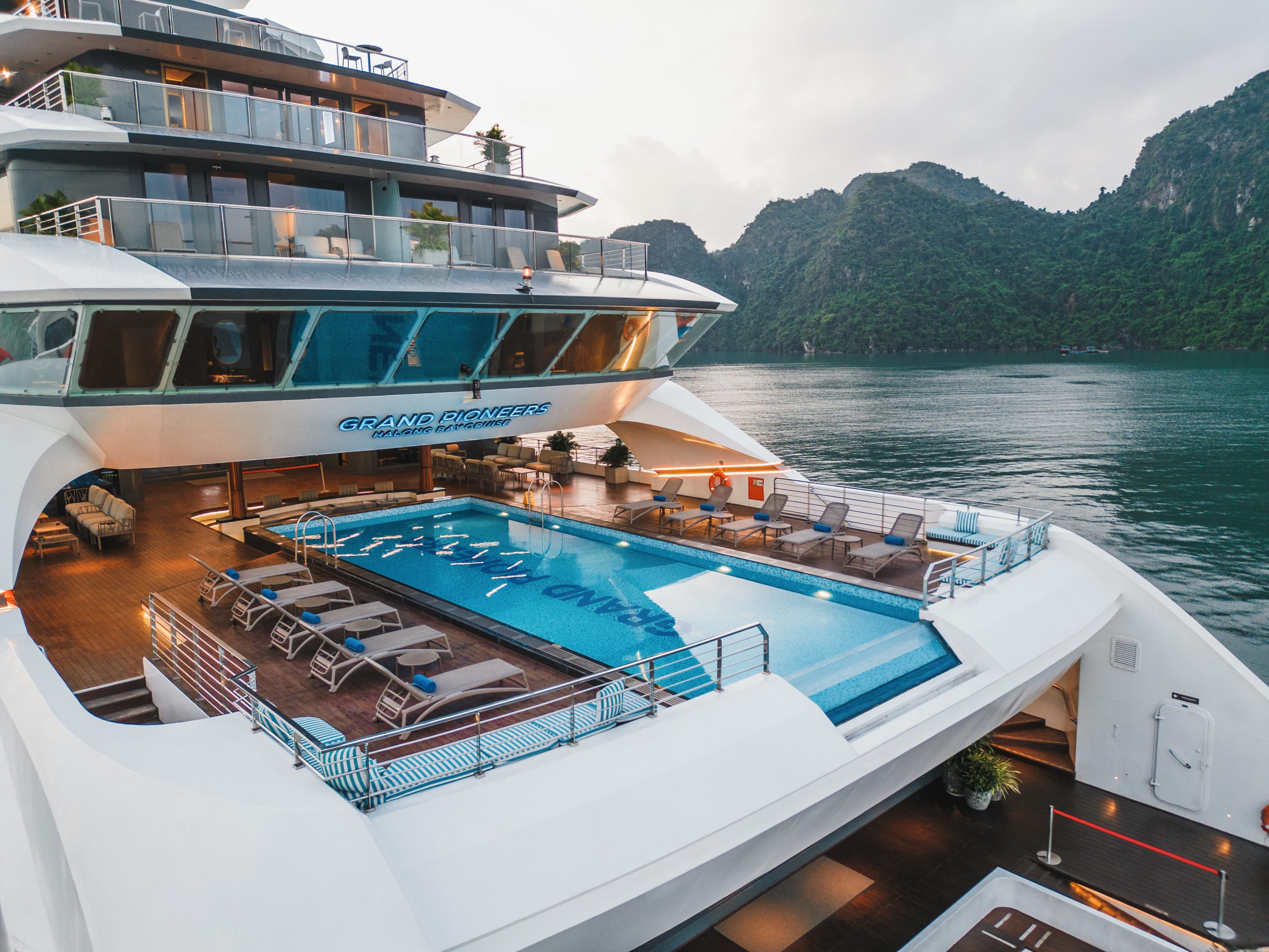 four seasons pool-halong bay cruise 1 night-infinity salted water pool