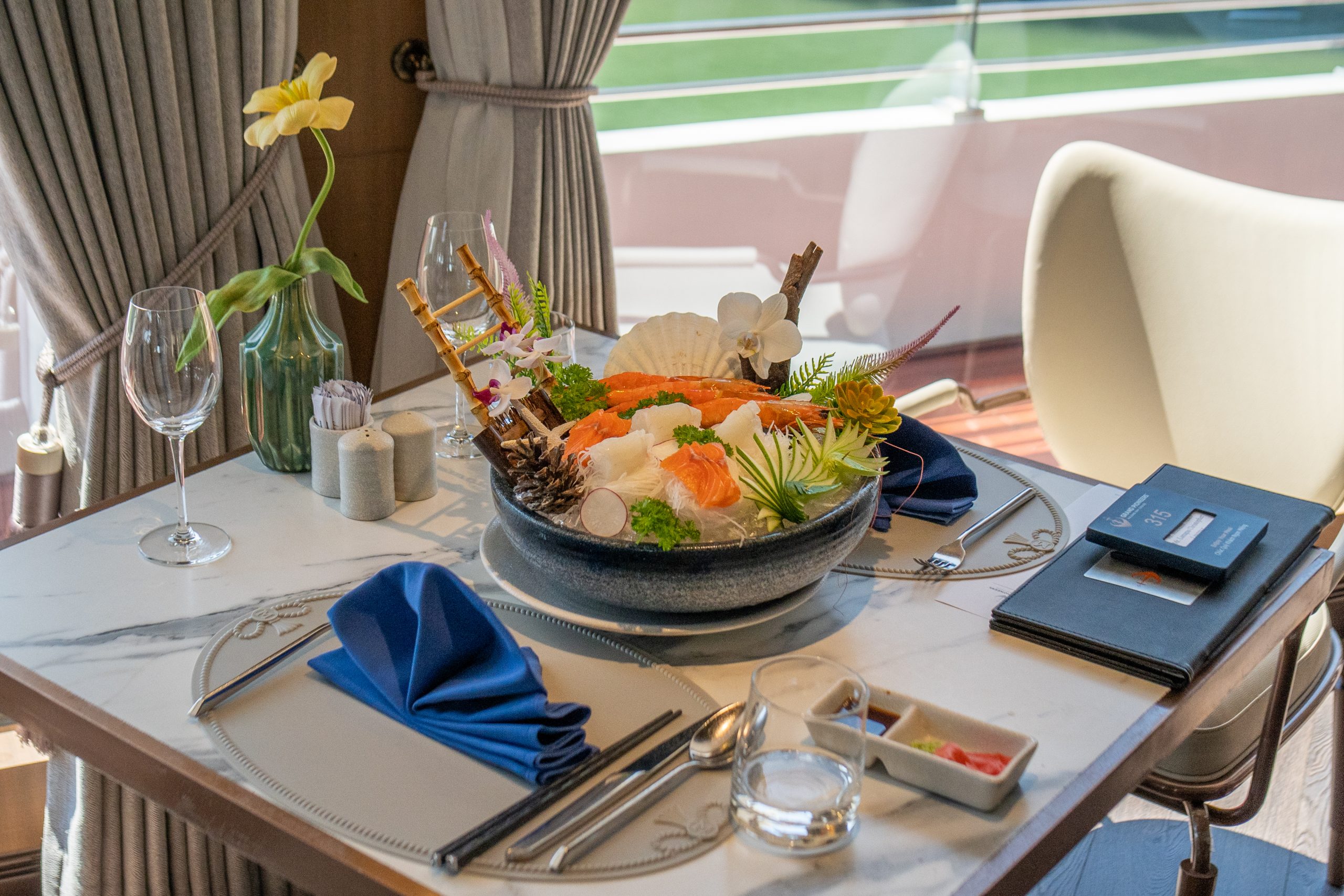 dining by the bay-halong bay cruise 1 night-exquisite culinary